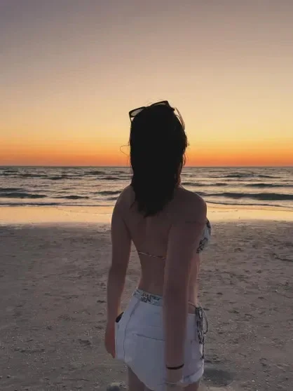 Надежда Ефремова загорает на пляжах Флориды