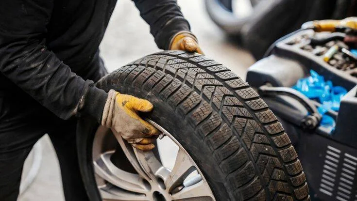 Почему в современных автомобилях всё реже встречается полноценное запасное колесо