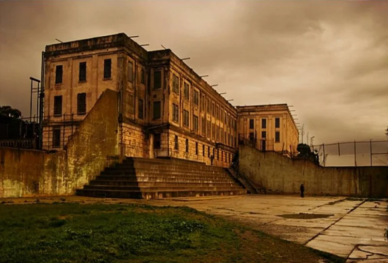 Они уплыли в ночь и исчезли: 60 лет спустя загадка побега из Алькатраса остается неразгаданной