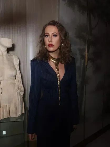 «Мне накидывают в ухо»: Стрелец намекнула на Собчак в лекции для студентов