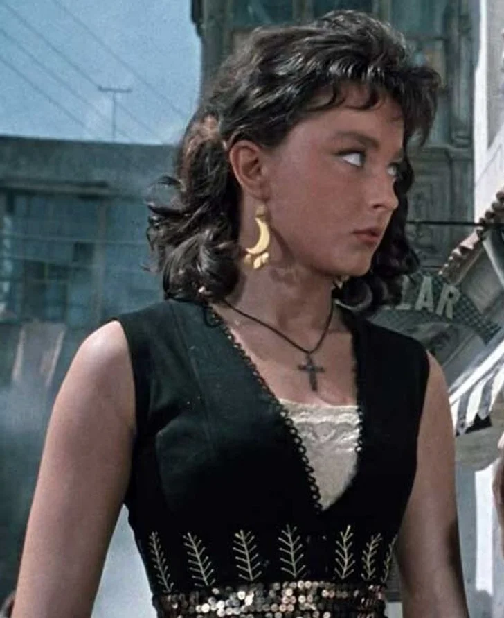 Ностальгия по стилю: 10+ культовых образов из фильмов нашего детства