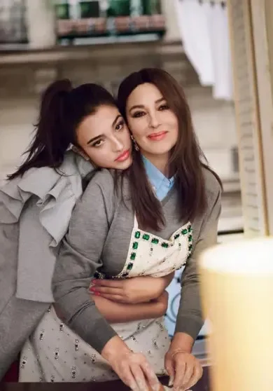 Дочь Беллуччи и Касселя впервые на обложке Vogue