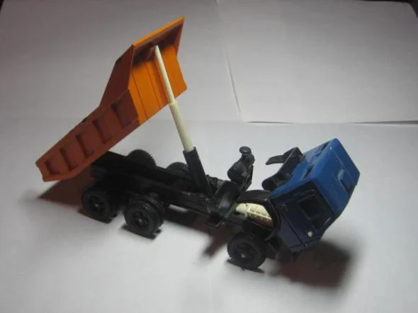 Сокровища из детства: моя коллекция игрушечного транспорта