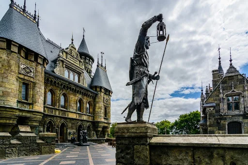 Рыцари на Волге: как самарский предприниматель построил замок мечты для своего отца