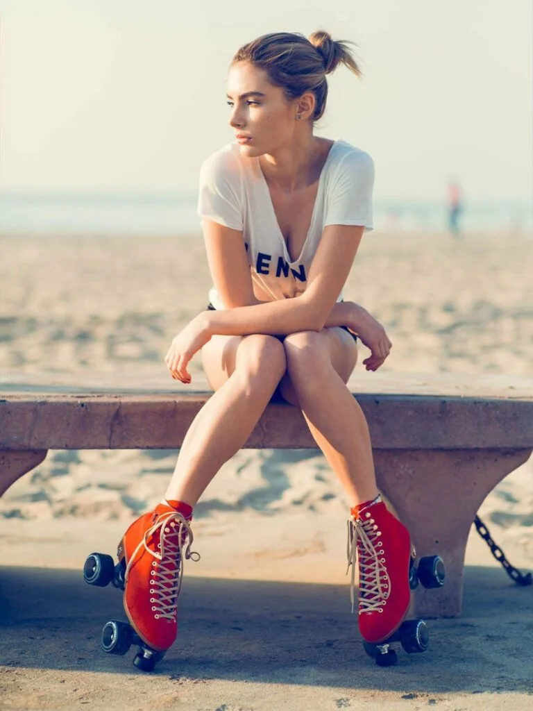 Свобода, ветер и идеальные ноги: 22 кадра, доказывающих, что ролики — это больше, чем просто спорт