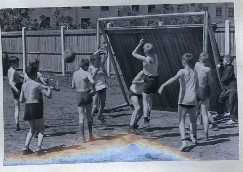 Детство без гаджетов: Когда мальчики гордились силой, а не шмотками