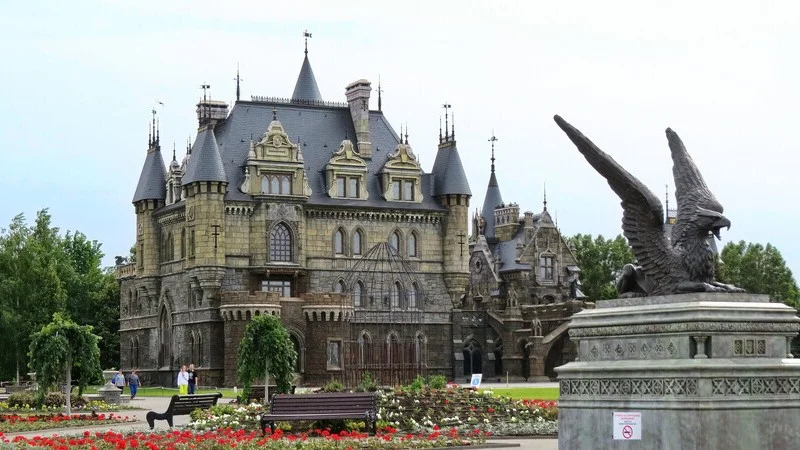 Рыцари на Волге: как самарский предприниматель построил замок мечты для своего отца