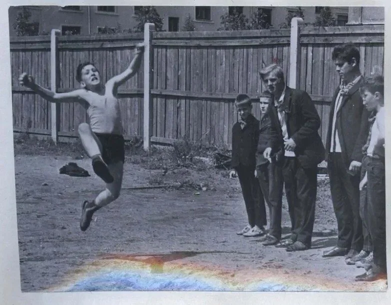 Детство без гаджетов: Когда мальчики гордились силой, а не шмотками Детство без гаджетов: Когда мальчики гордились силой, а не шмотками