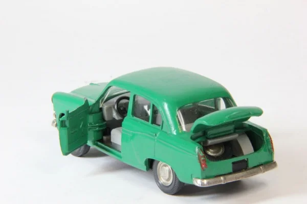 Сокровища из детства: моя коллекция игрушечного транспорта