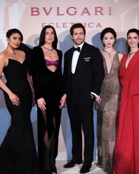 Звёздный блеск: Энн Хэтэуэй, Дуа Липа и другие на показе Bvlgari