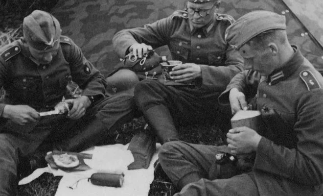 Страх перед грибами и "сухая смерть": какие продукты немцы в СССР обходили стороной даже в голод