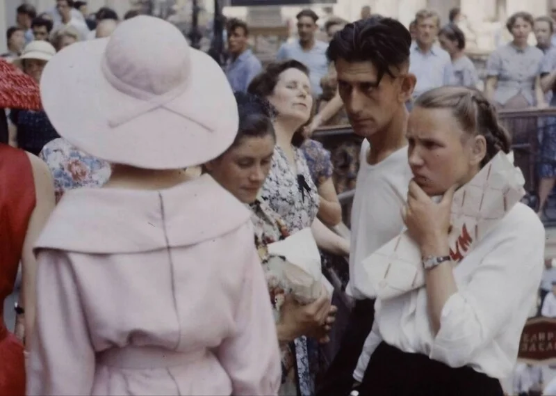 «Откуда такие девушки?»: как голландский фотограф устроил модную провокацию в самом сердце СССР