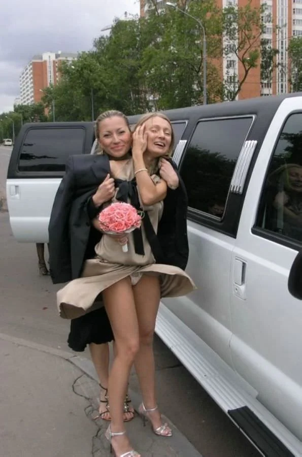 Когда ветер решает всё: пикантные моменты с короткими юбками