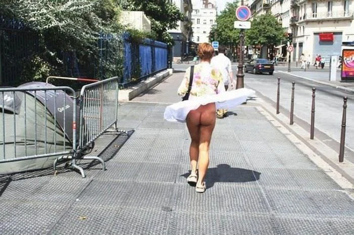 Когда ветер решает всё: пикантные моменты с короткими юбками