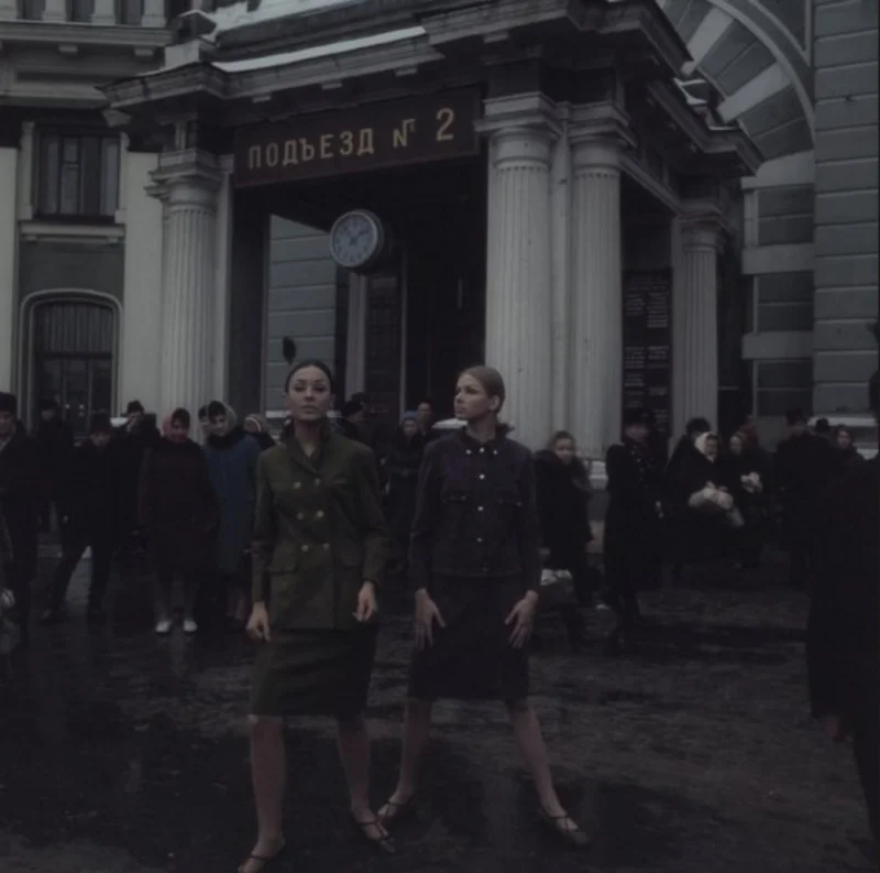 «Откуда такие девушки?»: как голландский фотограф устроил модную провокацию в самом сердце СССР