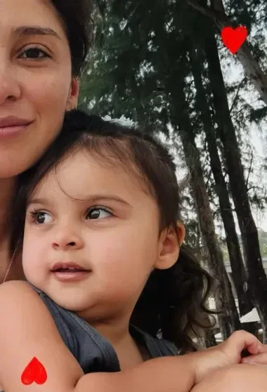 Равшана Куркова поздравила дочь с трёхлетием и показала семейные фото с отдыха