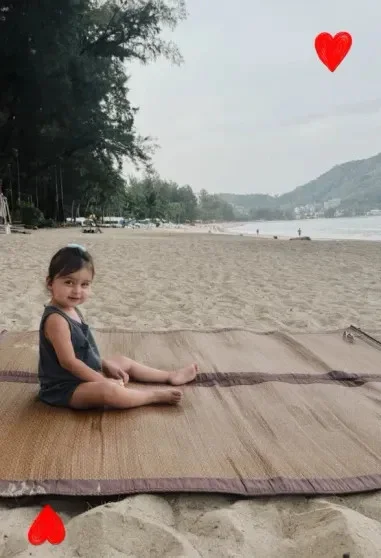 Равшана Куркова поздравила дочь с трёхлетием и показала семейные фото с отдыха