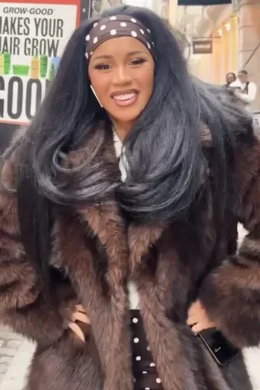 Карди Би шокировала новой внешностью: поклонники заподозрили пластику