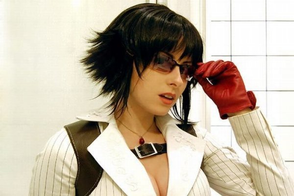 Крайне привлекательные косплейщицы в откровенных костюмах