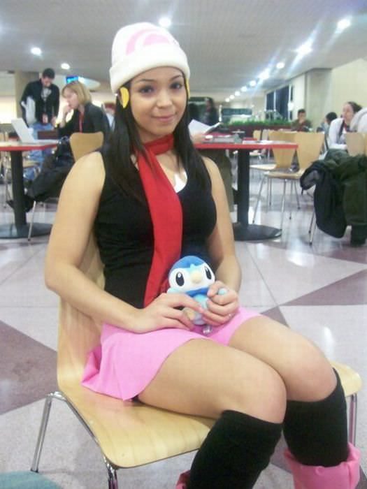 Крайне привлекательные косплейщицы в откровенных костюмах