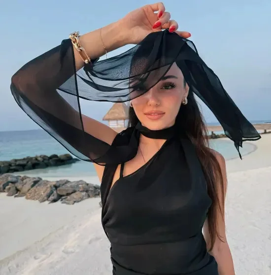 Звезду турецкого сериала Ханде Эрчел объявили в розыск по делу о наркотиках