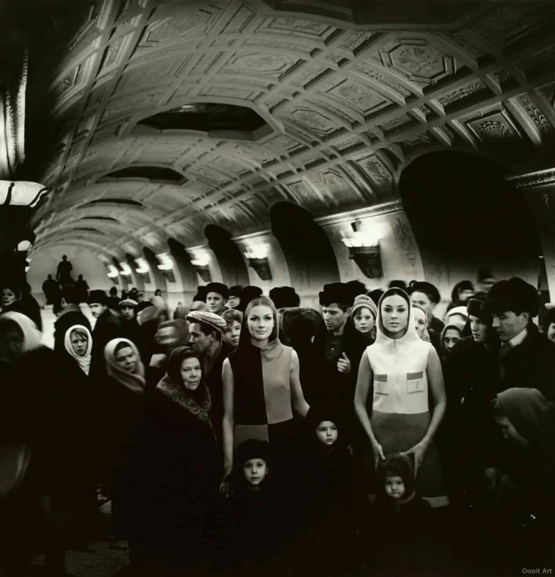 «Откуда такие девушки?»: как голландский фотограф устроил модную провокацию в самом сердце СССР