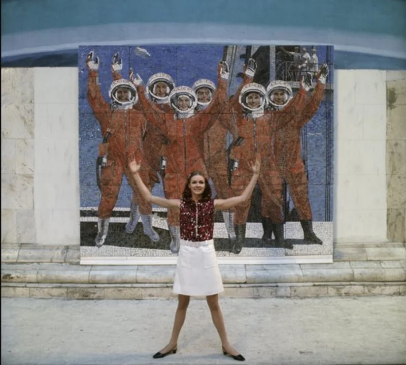 «Откуда такие девушки?»: как голландский фотограф устроил модную провокацию в самом сердце СССР