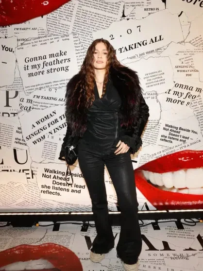 Звездный десант на премьере видеоверсии шоу Zivert «Где-то в Ретро»