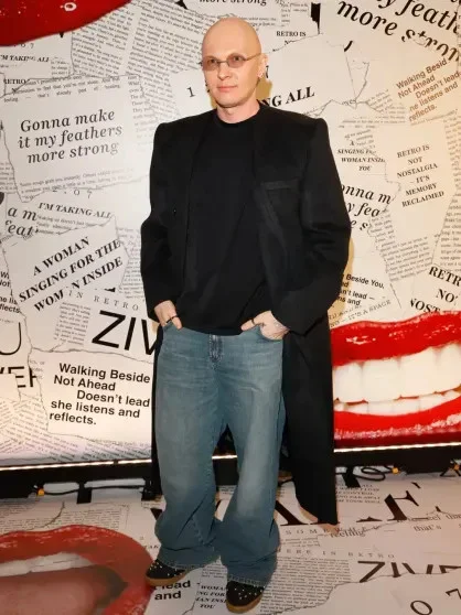 Звездный десант на премьере видеоверсии шоу Zivert «Где-то в Ретро»