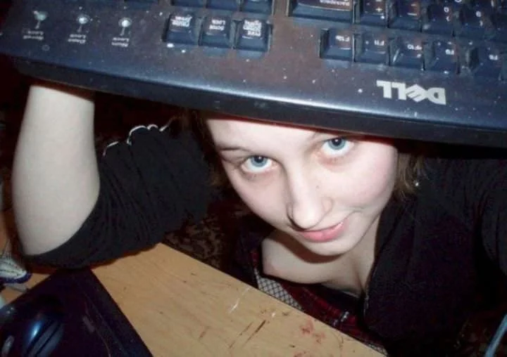 Неловкие моменты: когда девушки попали в кадр в самый неподходящий момент