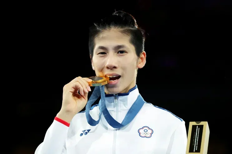 МОК официально запретил трансгендерам участвовать в женских соревнованиях