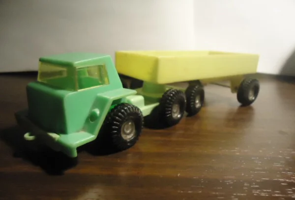 Ностальгия по колесам: игрушечный транспорт нашего детства