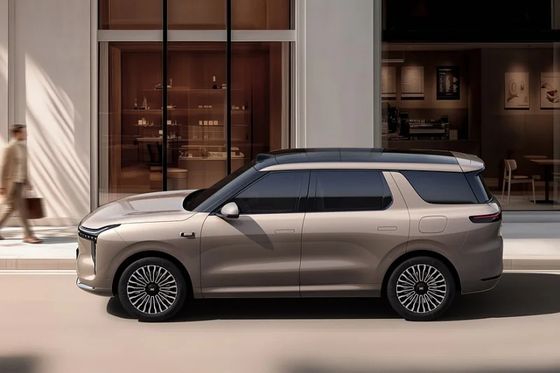 Новый паркетник IM LS8: доступная версия флагмана с гибридной установкой