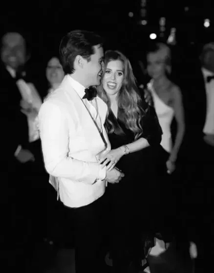 Брак по расчёту? Почему муж принцессы Беатрис отдалился после скандала с её отцом