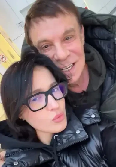 Ефим Шифрин дал загадочный ответ о романе с 25-летней девушкой на своём юбилее