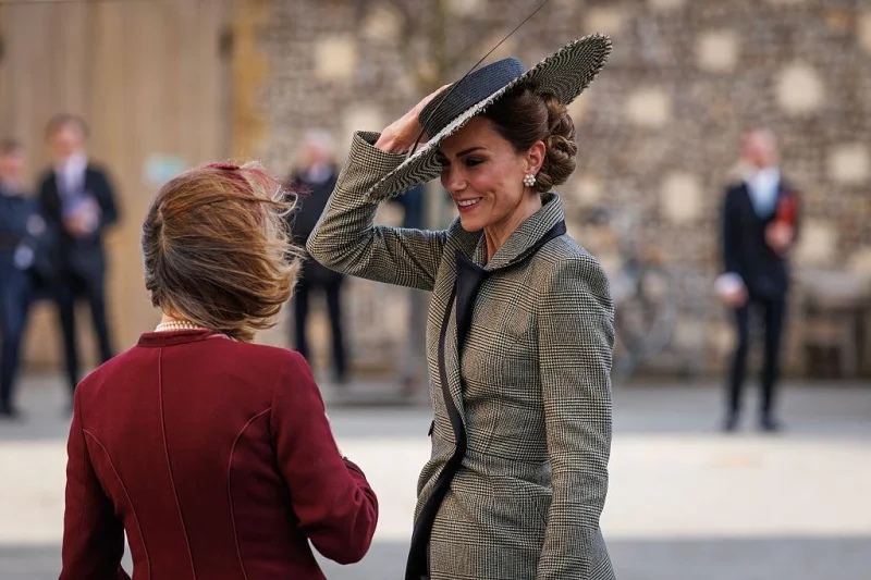 Соломенная шляпка Кейт Миддлтон: как принцесса Уэльская нарушила протокол и очаровала публику