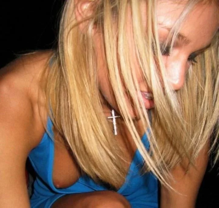 Неловкие моменты: когда девушки попали в кадр в самый неподходящий момент