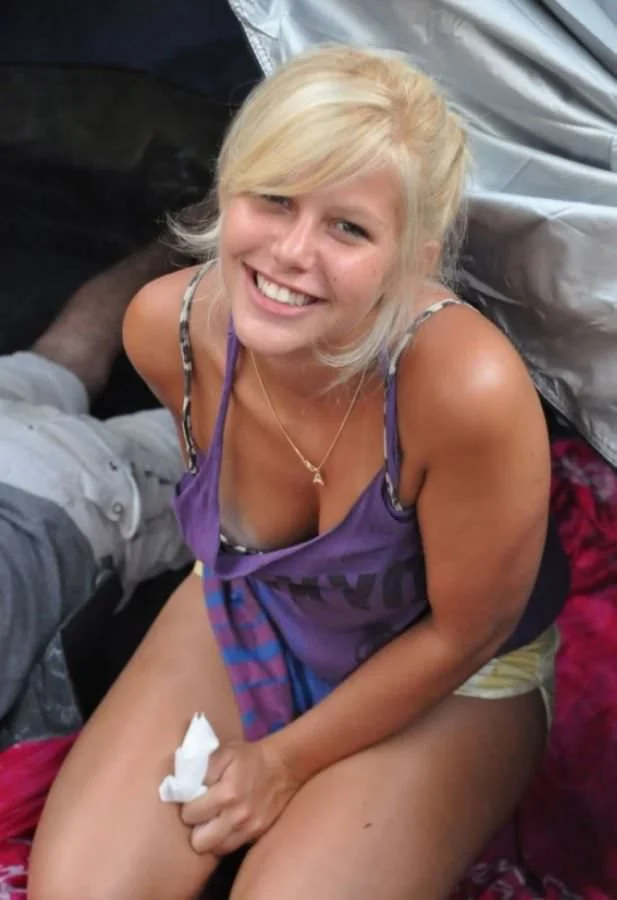 Неловкие моменты: когда девушки попали в кадр в самый неподходящий момент