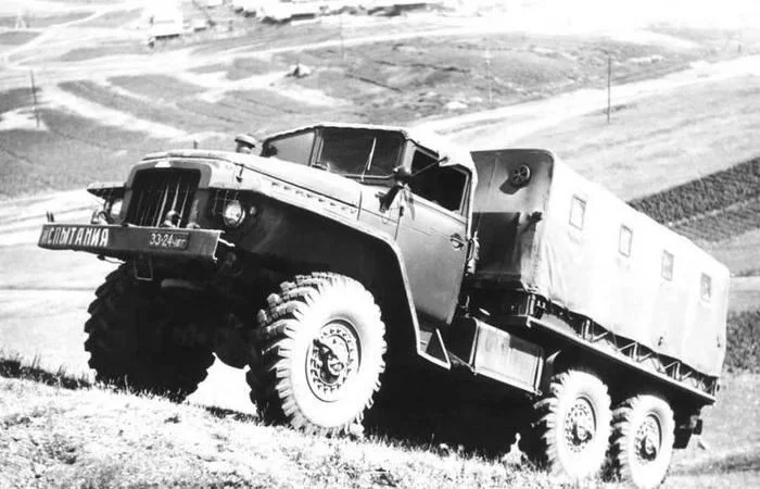 Уральский автомобильный завод: как завод бомб стал легендой советского автопрома