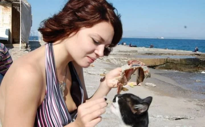 Неловкие моменты: когда девушки попали в кадр в самый неподходящий момент