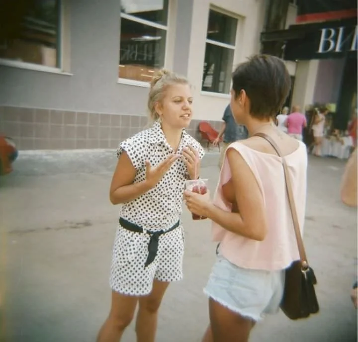 Неловкие моменты: когда девушки попали в кадр в самый неподходящий момент