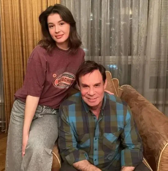 Ефим Шифрин дал загадочный ответ о романе с 25-летней девушкой на своём юбилее