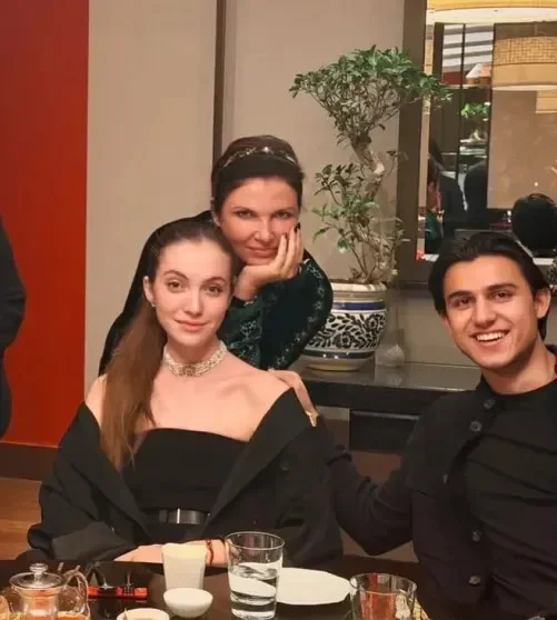 Мачеха Тимати Ирина Андреева вышла в свет с дочерью Анной