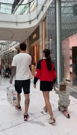 «Это бесит»: Карина Истомина высказалась о статусе жены футболиста и раздельных финансах со Смоловым