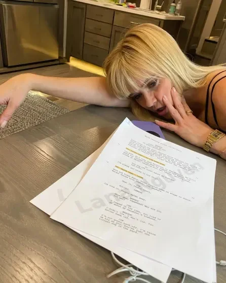 Риз Уизерспун в белом мини отпраздновала 50-летие на вечеринке в стиле Дикого Запада