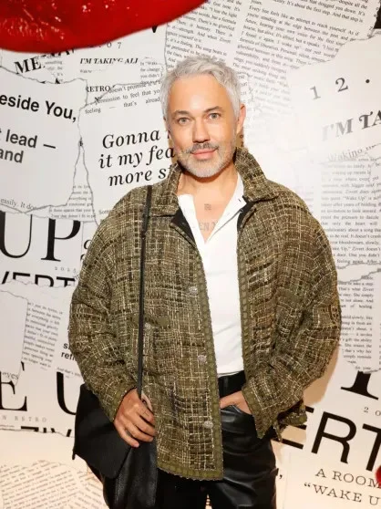 Звездный десант на премьере видеоверсии шоу Zivert «Где-то в Ретро»