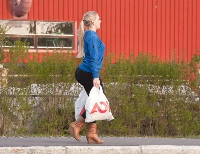 Соблазнительные изгибы: девушки в обтягивающих нарядах