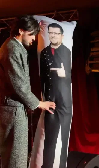 «Ягодка опять»: Как Гарик Харламов отпраздновал 45-летие с женой и звёздами Comedy Club