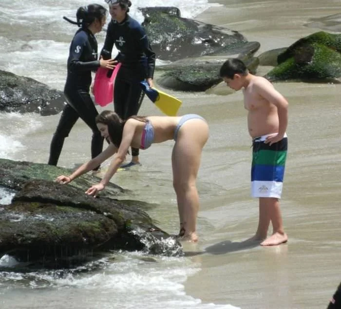 Соблазнительные изгибы: девушки в обтягивающих нарядах