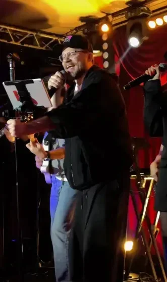 «Ягодка опять»: Как Гарик Харламов отпраздновал 45-летие с женой и звёздами Comedy Club